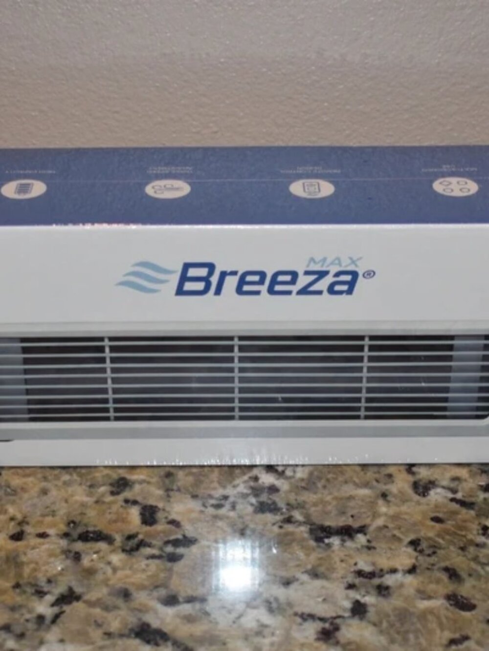 Breeza Max 3-Speed Ventilation Fan w Remote Desktop BRAND NEW